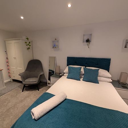Self-Contained Annex, With Parking. Lejlighed Sittingbourne Eksteriør billede